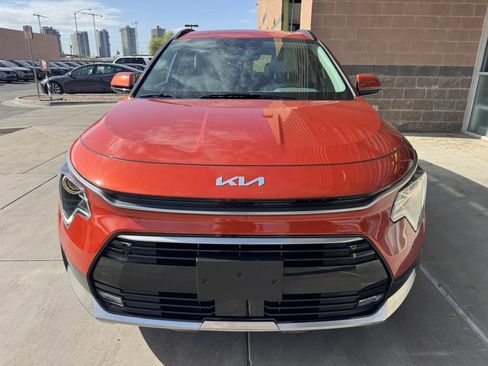 Used 2023 Kia Niro EX Touring image 10