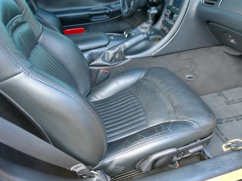 Used 2003 Chevrolet Corvette Coupe w/ Preferred Equipment Group image 36