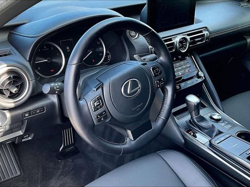 Used 2022 Lexus IS 300 image 17