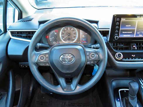 Used 2020 Toyota Corolla LE image 18