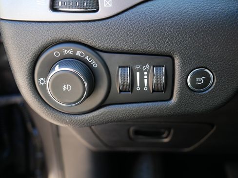 Used 2020 Jeep Cherokee Limited AWD/4WD image 26