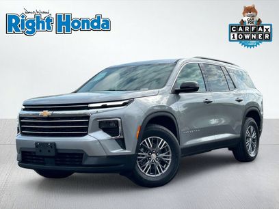Used 2025 Chevrolet Traverse LT