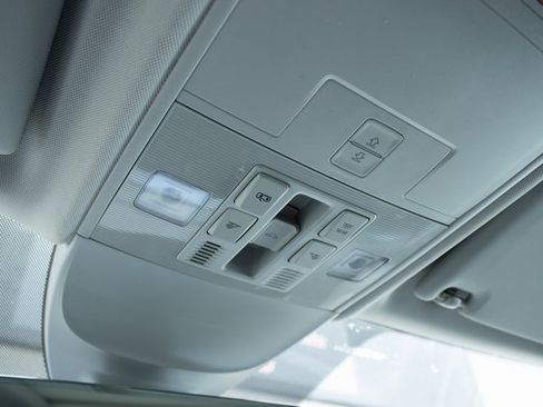 Used 2024 Volkswagen Taos SE image 55