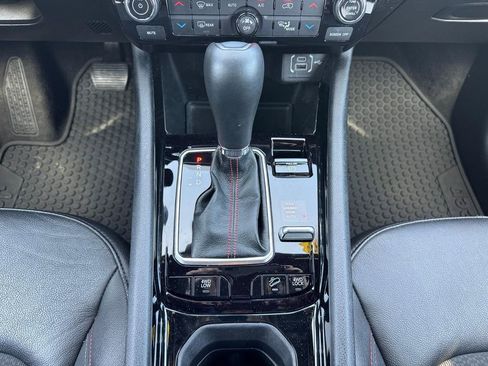 Used 2025 Jeep Compass Trailhawk image 16