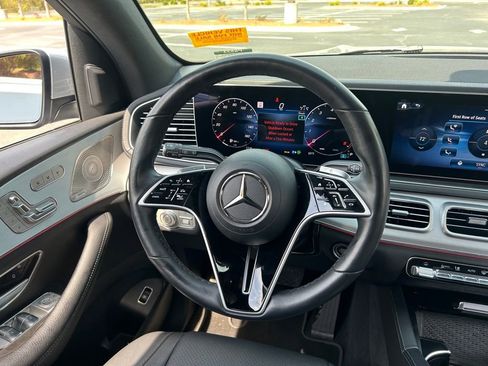 Used 2025 Mercedes-Benz GLS 450 4MATIC image 23