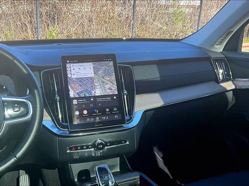 Used 2025 Volvo XC90 B6 Plus image 9