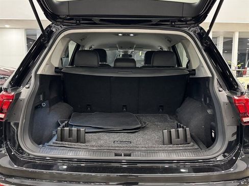 Used 2023 Volkswagen Tiguan SE image 31