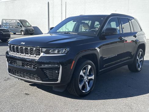 New 2026 Jeep Grand Cherokee Limited w/ Luxury Tech Group II image 8