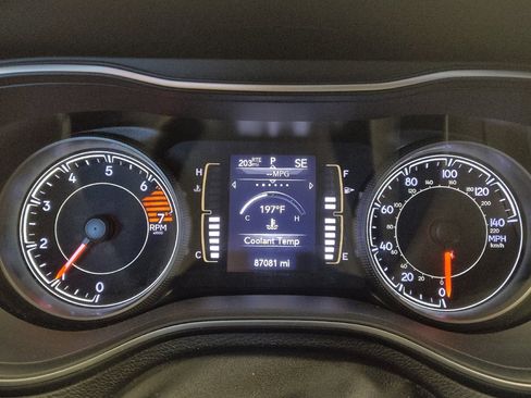Used 2021 Jeep Cherokee Latitude FWD image 23