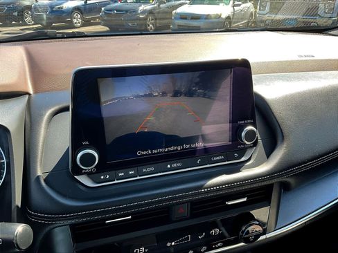 Used 2023 Nissan Rogue SV image 18