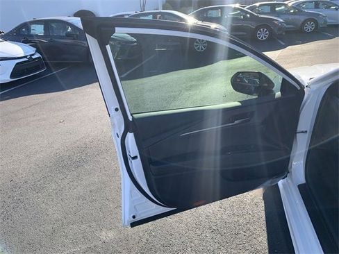 New 2026 Toyota Camry SE image 9