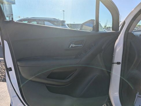 Used 2018 Chevrolet Trax LS AWD/4WD image 10