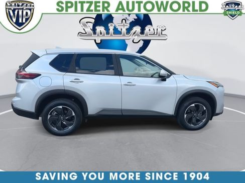 Used 2024 Nissan Rogue SV AWD/4WD image 10