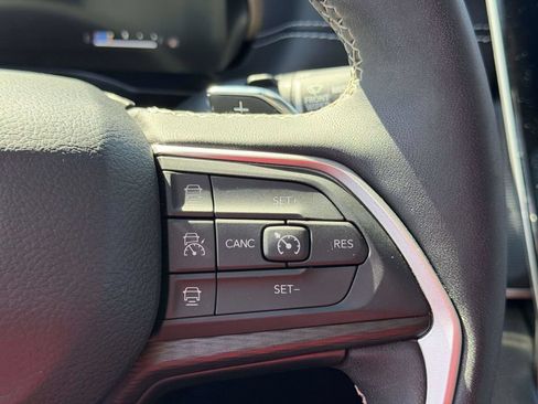 Used 2023 Jeep Grand Cherokee Altitude AWD/4WD image 32