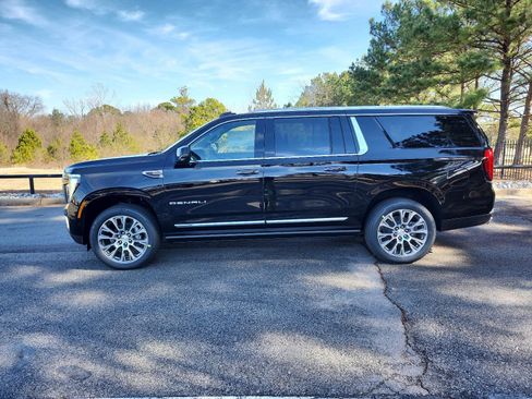 New 2026 GMC Yukon XL Denali w/ Denali Reserve Package image 2