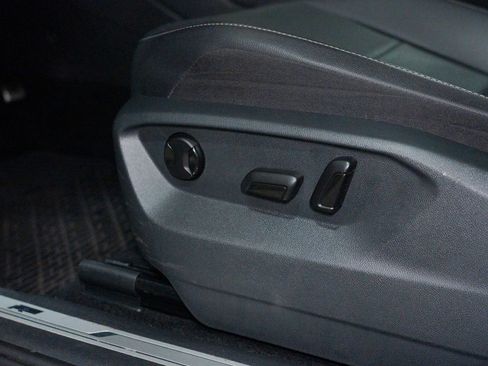 Used 2020 Volkswagen Tiguan SE R-Line w/ 3rd Row Seat Package image 19