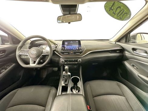 Used 2024 Nissan Altima 2.5 SV FWD image 29