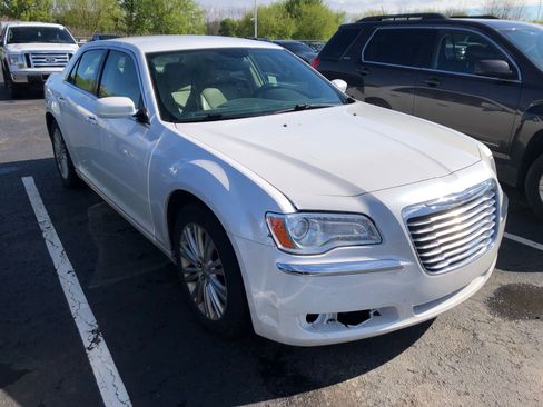 Used 2013 Chrysler 300 AWD w/ Driver Convenience Group image 3