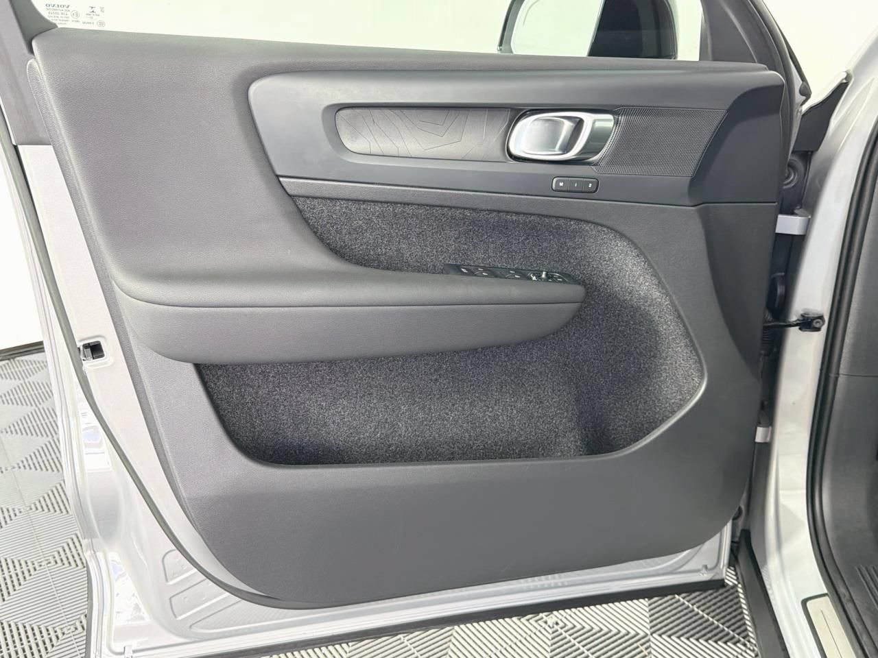Used 2023 Volvo XC40 Recharge Plus AWD/4WD image 19