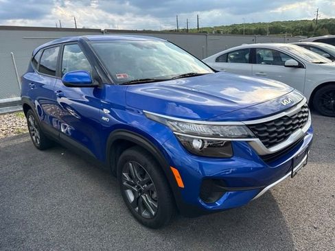 Used 2023 Kia Seltos LX AWD/4WD image 2