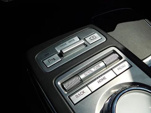 Used 2025 Genesis GV70 2.5T image 19