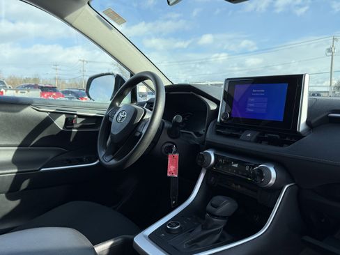 Used 2024 Toyota RAV4 LE image 34