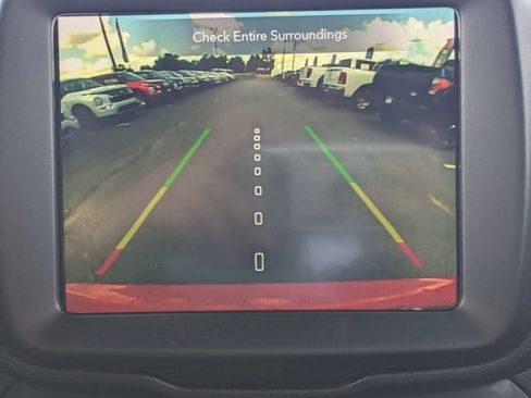 Used 2020 Jeep Renegade Altitude FWD image 21