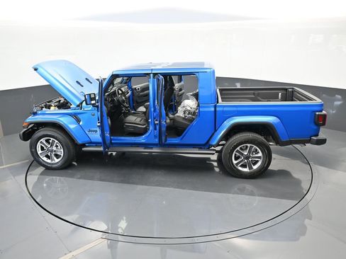 Used 2024 Jeep Gladiator Sport w/ Premium Package image 31