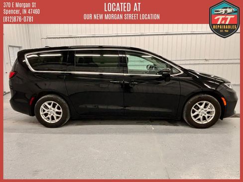 Used 2024 Chrysler Pacifica Touring-L FWD image 10