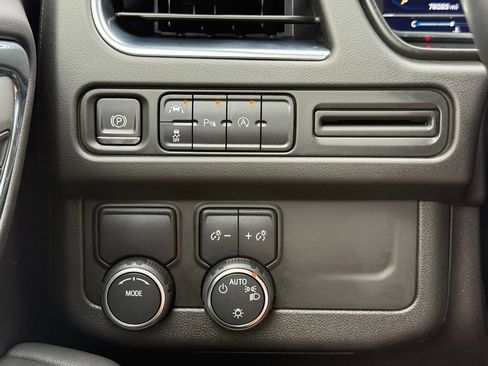 Used 2023 Chevrolet Suburban Premier RWD image 10