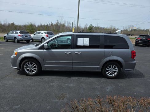 Used 2015 Dodge Grand Caravan SXT FWD image 9