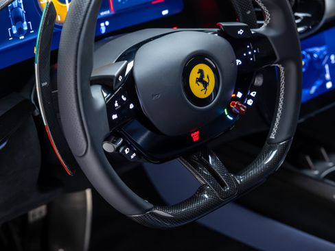 Used 2025 Ferrari 12Cilindri RWD image 28