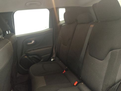 Used 2020 Jeep Renegade Altitude FWD image 18