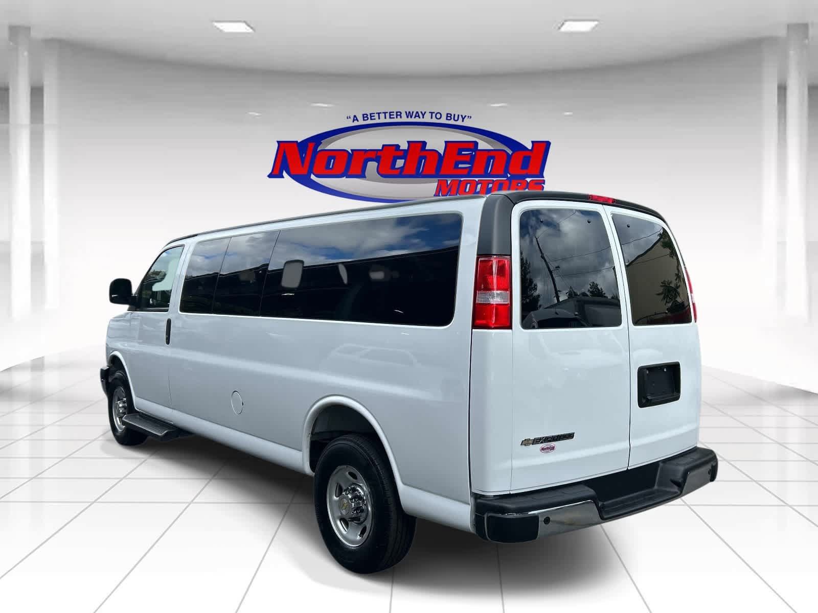Used 2025 Chevrolet Express 3500 LT w/ LT Preferred Equipment Group RWD image 5