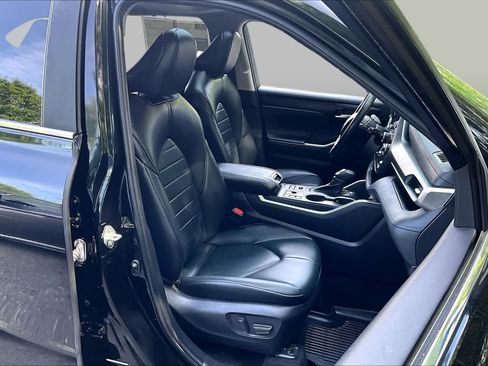 Used 2023 Toyota Highlander XLE AWD/4WD image 8