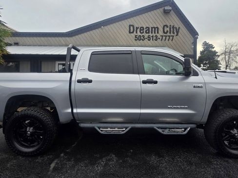 Used 2018 Toyota Tundra SR5 w/ SR5 Upgrade Package image 4
