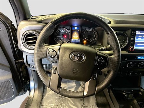 Used 2022 Toyota Tacoma TRD Off-Road image 11
