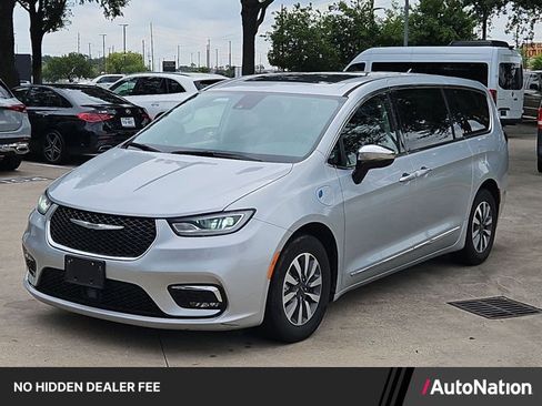 Used 2023 Chrysler Pacifica Limited FWD image 1