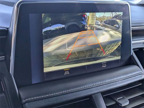 Used 2023 Chevrolet Suburban Premier image 17