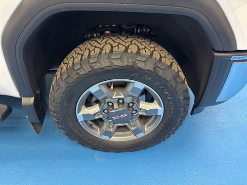 Certified 2025 GMC Sierra 2500 SLT w/ SLT Premium Package image 3