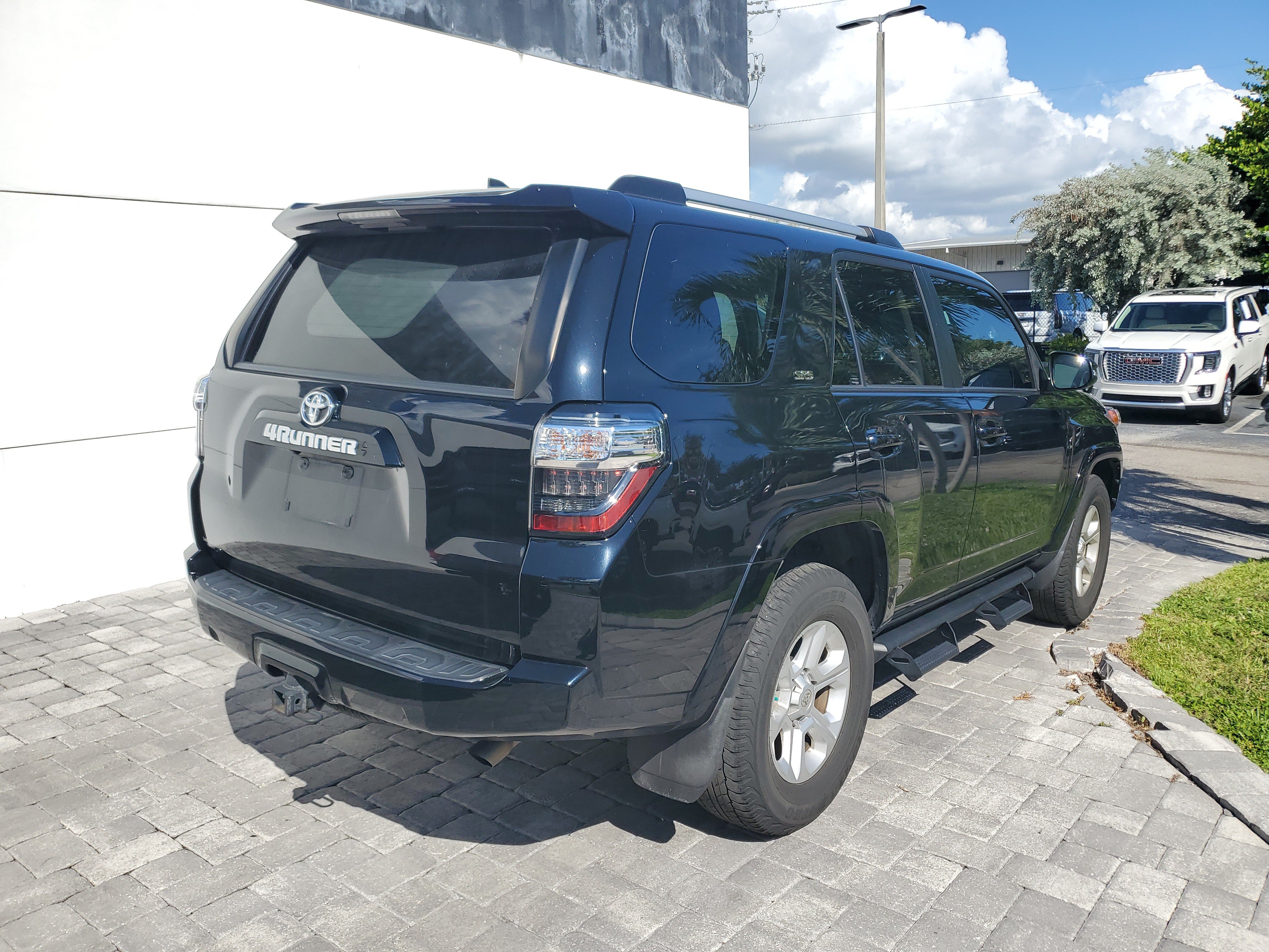 Used 2022 Toyota 4Runner SR5 Premium w/ Moonroof Package RWD image 5
