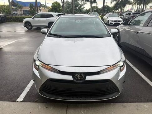 Used 2024 Toyota Corolla LE FWD image 2