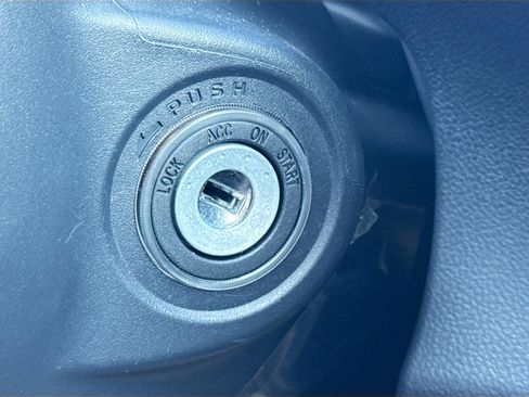 Used 2025 Subaru Crosstrek 2.0i image 34