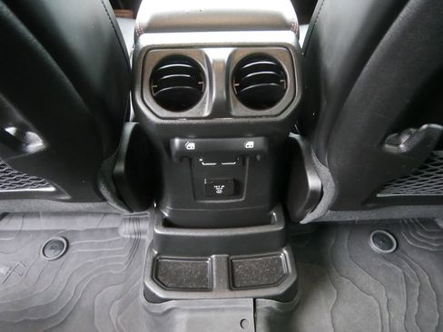 Used 2024 Jeep Wrangler Unlimited Rubicon AWD/4WD image 20