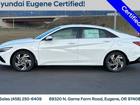 Used 2025 Hyundai Elantra Limited image 8
