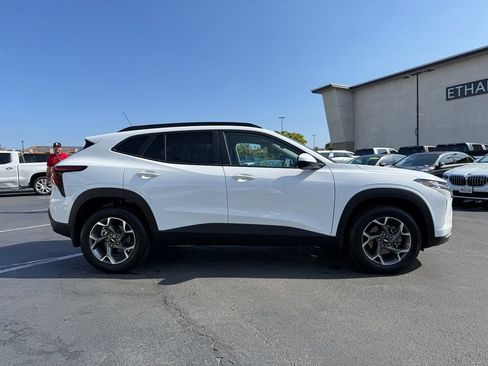 Used 2026 Chevrolet Trax LT w/ Driver Confidence Package FWD image 5