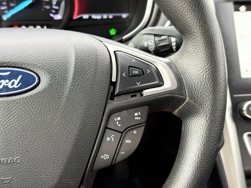 Used 2019 Ford Fusion SE FWD image 25
