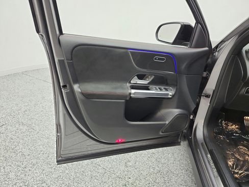 Used 2022 Mercedes-Benz GLB 250 image 14