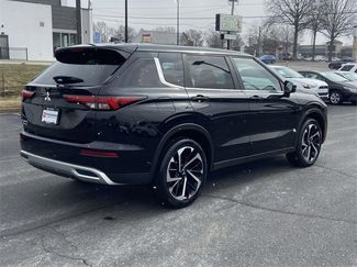 Used 2024 Mitsubishi Outlander SE video 3
