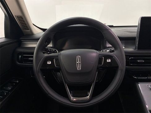 Used 2023 Lincoln Aviator AWD w/ Premium Package image 22